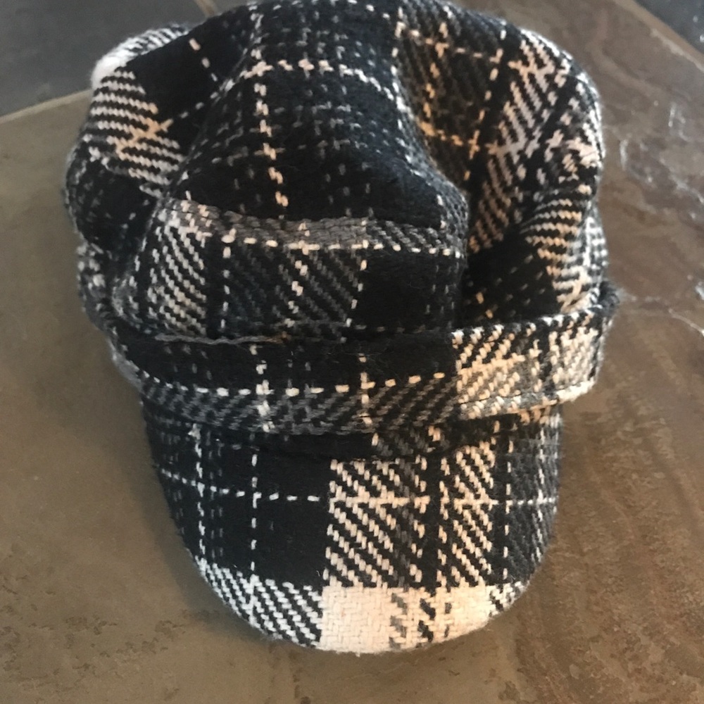 Women’s black and white checkered Newsboy Cap
